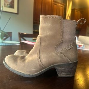 Teva Anaya Chelsea Boots